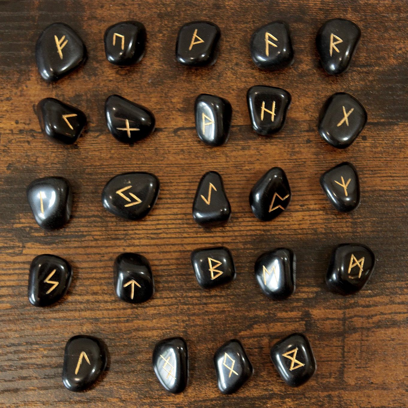 Runas Vikingas Futhark de Ágata Negra – Kit Completo