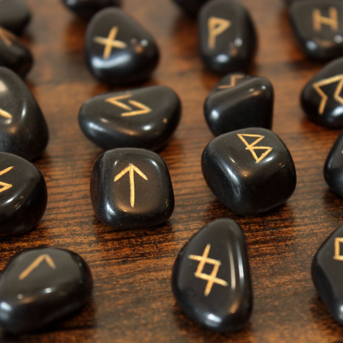 Runas Vikingas Futhark de Ágata Negra – Kit Completo