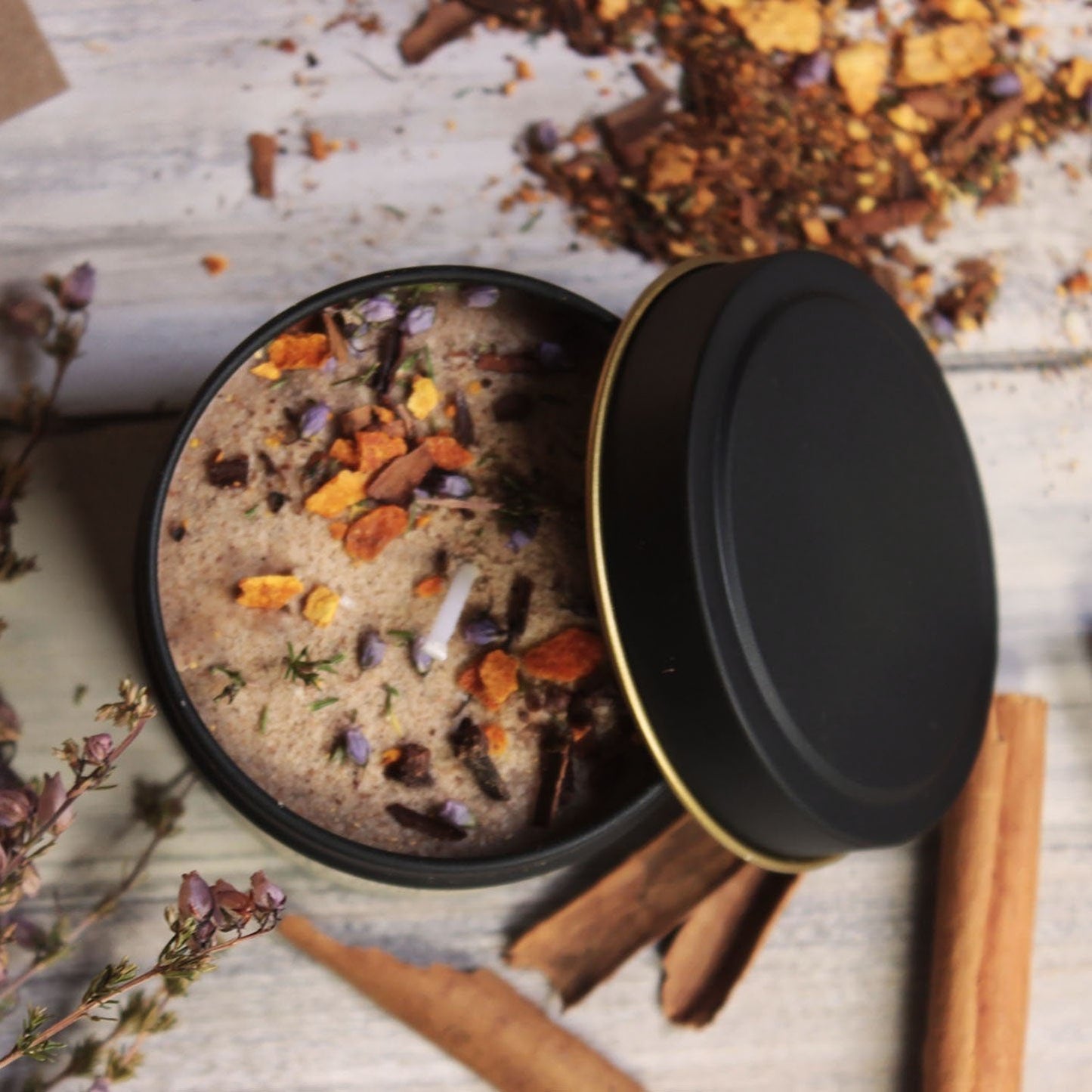 SAMHAIN candle (Samaín) 120 ml: With soy wax and Galician natural ingredients Cinnamon, rosemary, sage. REUSABLE aluminum CONTAINER