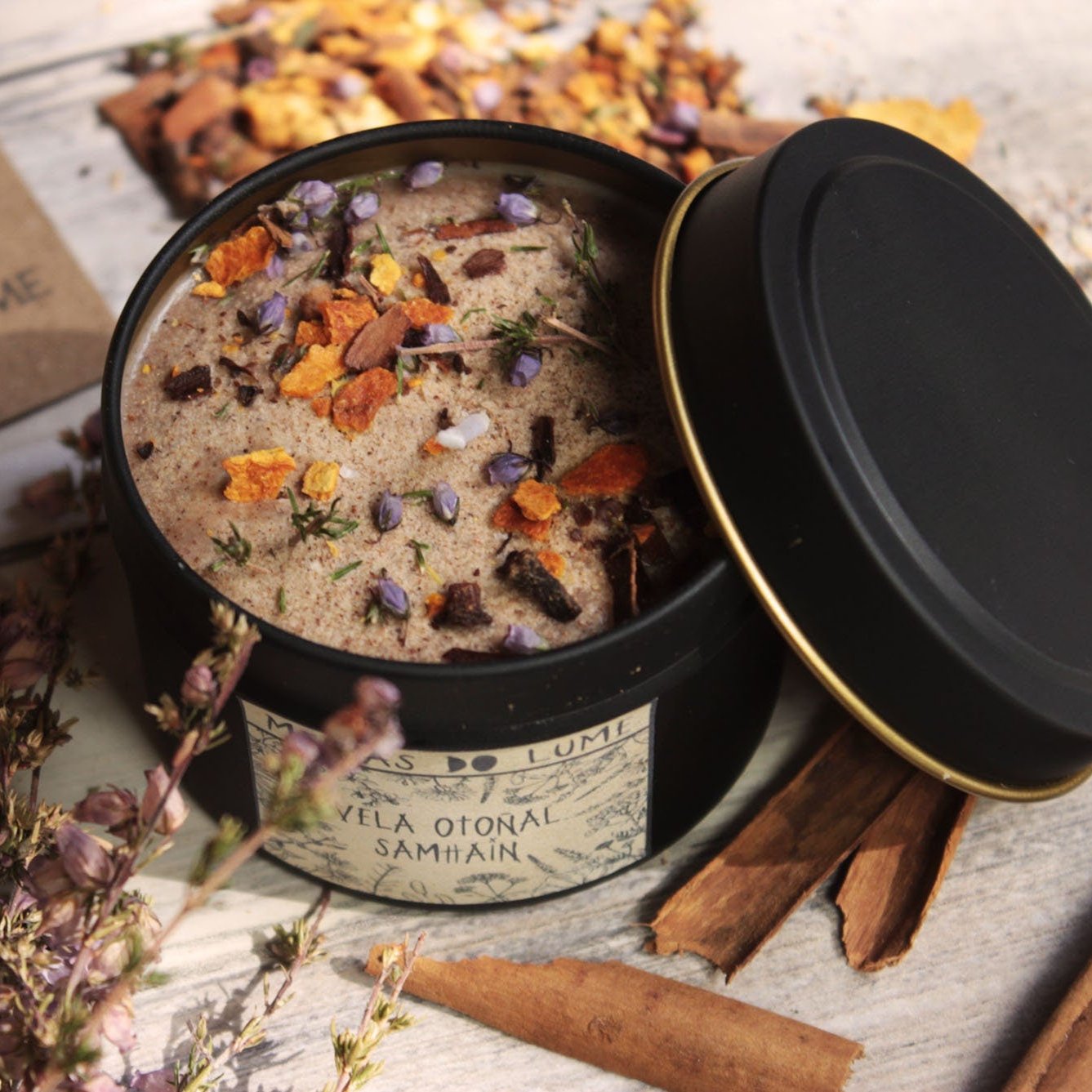 SAMHAIN candle (Samaín) 120 ml: With soy wax and Galician natural ingredients Cinnamon, rosemary, sage. REUSABLE aluminum CONTAINER