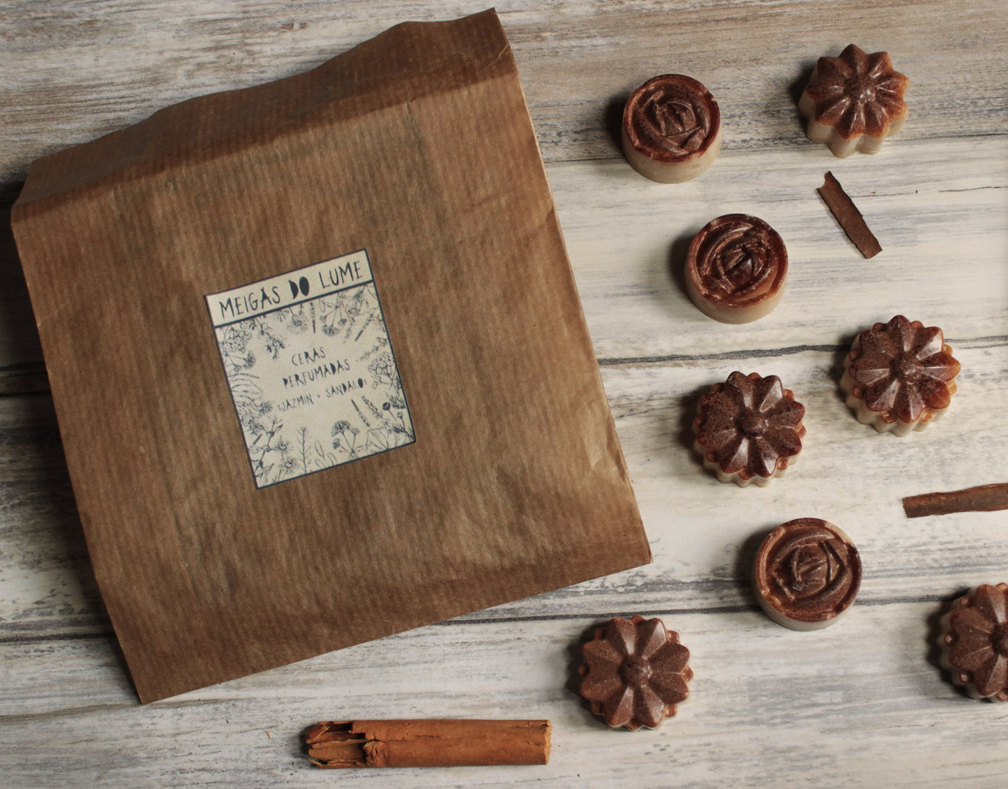 Scented WAX MELTS | Jasmine and sandalwood, with cinnamon.