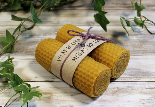 Natural BEESWAX candles. 2 rolled candles or handmade honey candles. Size: 10cm x 3cm. Ecological packaging without plastics. 150g