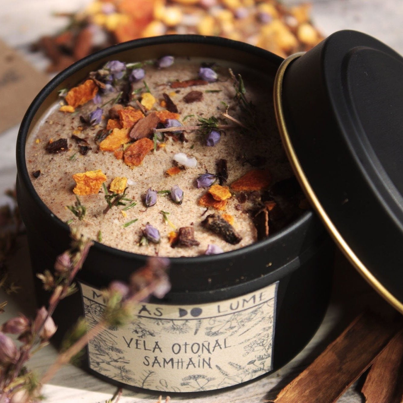 SAMHAIN candle (Samaín) 120 ml: With soy wax and Galician natural ingredients Cinnamon, rosemary, sage. REUSABLE aluminum CONTAINER